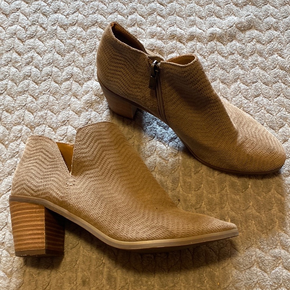 LUCKY BRAND. Women’s booties.